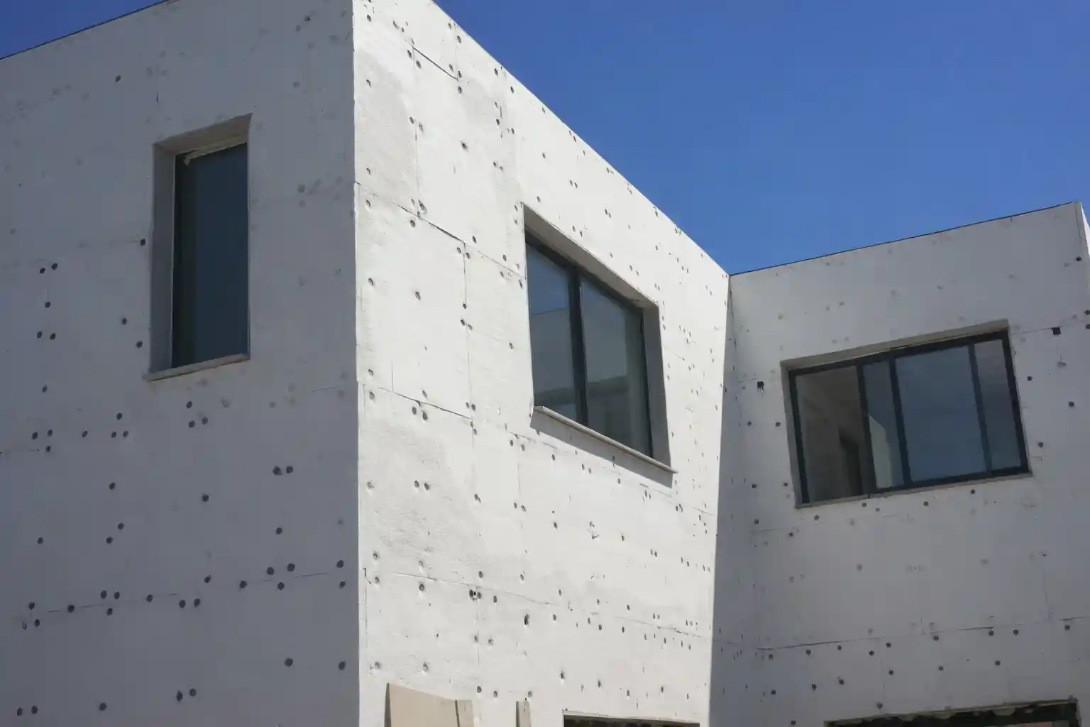 Casa minimalista Steel Frame en Funes - Imagen 5